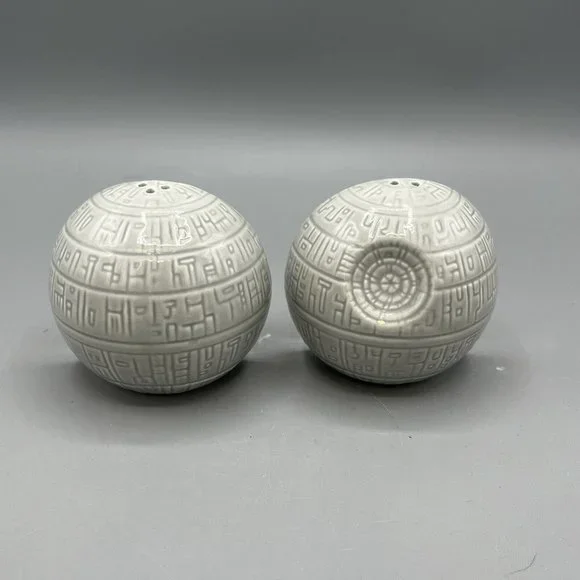 Disney Star Wars Ceramic Death Star Magnetic Salt & Pepper Shakers Lucasfilm - Picture 8 of 9